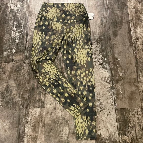 Aerie OFFLINE Shine High Waisted Crossover Legging SHIPS SAME DAY - Picture 2 of 12